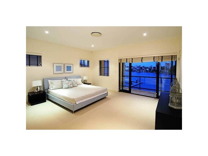 27 Castlebar Street, Kangaroo Point QLD 4169