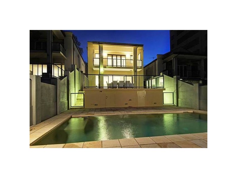 27 Castlebar Street, Kangaroo Point QLD 4169
