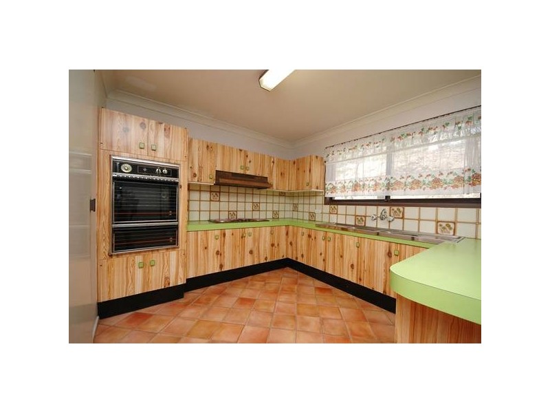 18 Lant Street, Chapel Hill QLD 4069