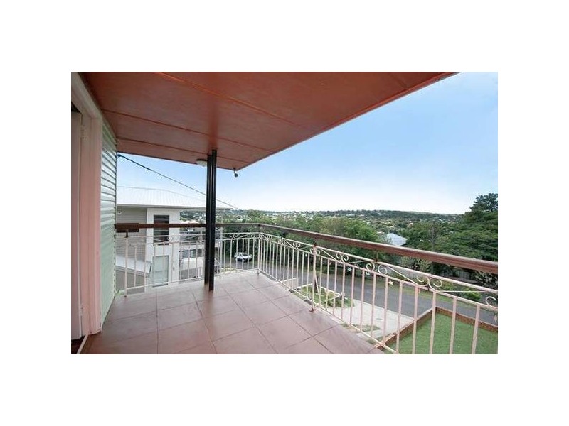 19 Castle Hill Street, Holland Park West QLD 4121