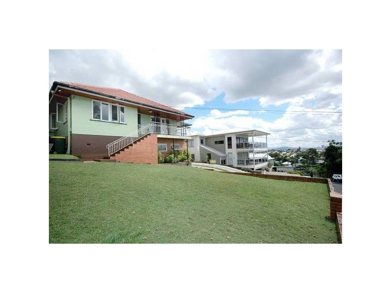 19 Castle Hill Street, Holland Park West QLD 4121