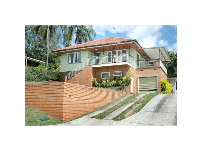 19 Castle Hill Street, Holland Park West QLD 4121