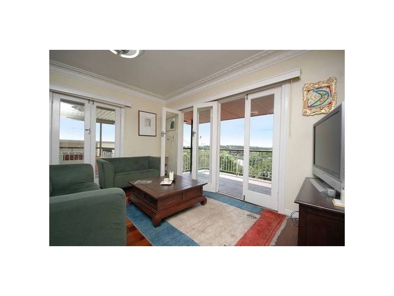 19 Castle Hill Street, Holland Park West QLD 4121