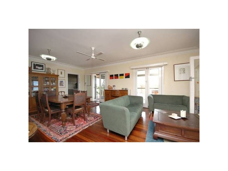 19 Castle Hill Street, Holland Park West QLD 4121