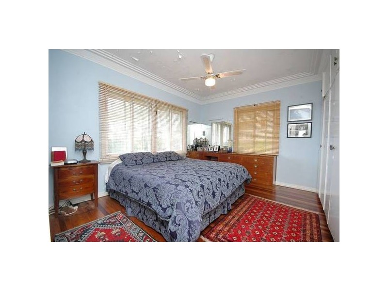 19 Castle Hill Street, Holland Park West QLD 4121