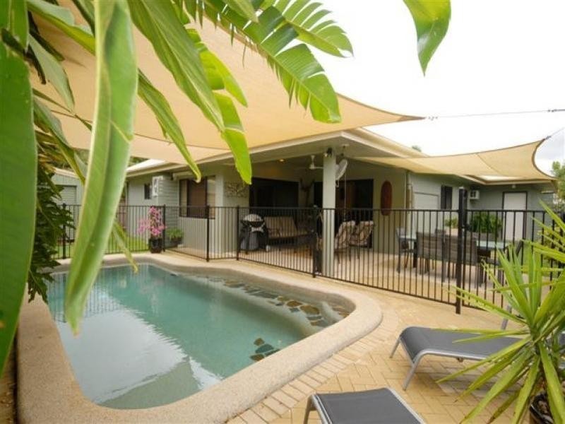 2 Beck Close, Bentley Park QLD 4869
