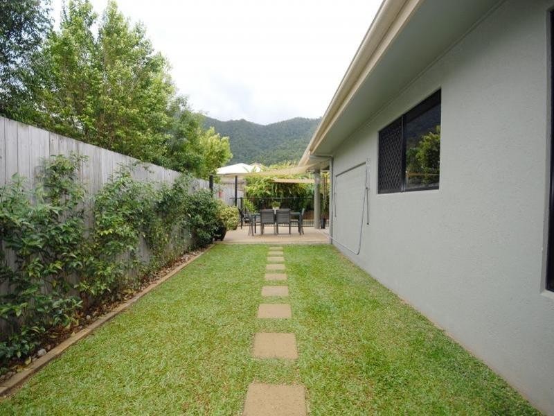 2 Beck Close, Bentley Park QLD 4869