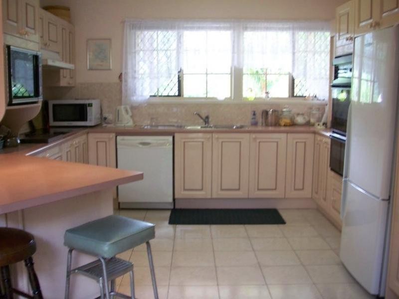 9 Dennis Close, Mooroobool QLD 4870