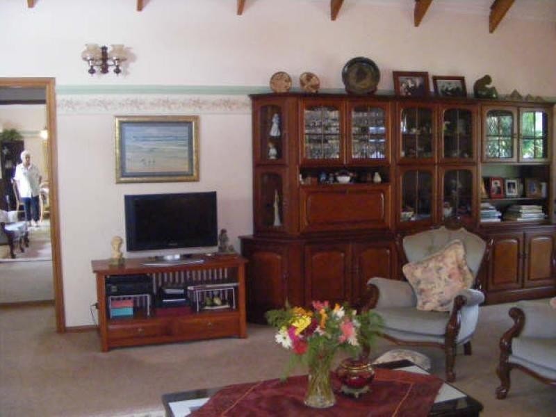 9 Dennis Close, Mooroobool QLD 4870