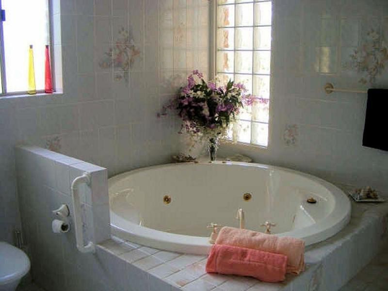 9 Dennis Close, Mooroobool QLD 4870