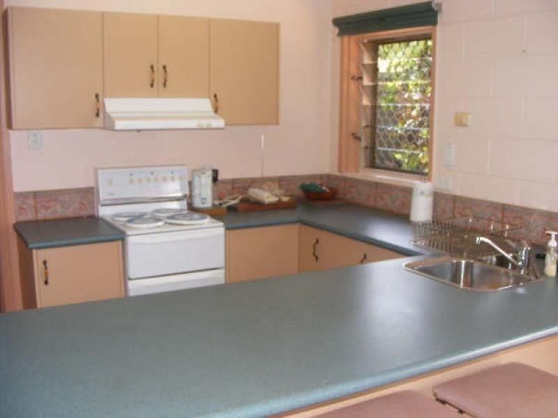 9 Dennis Close, Mooroobool QLD 4870