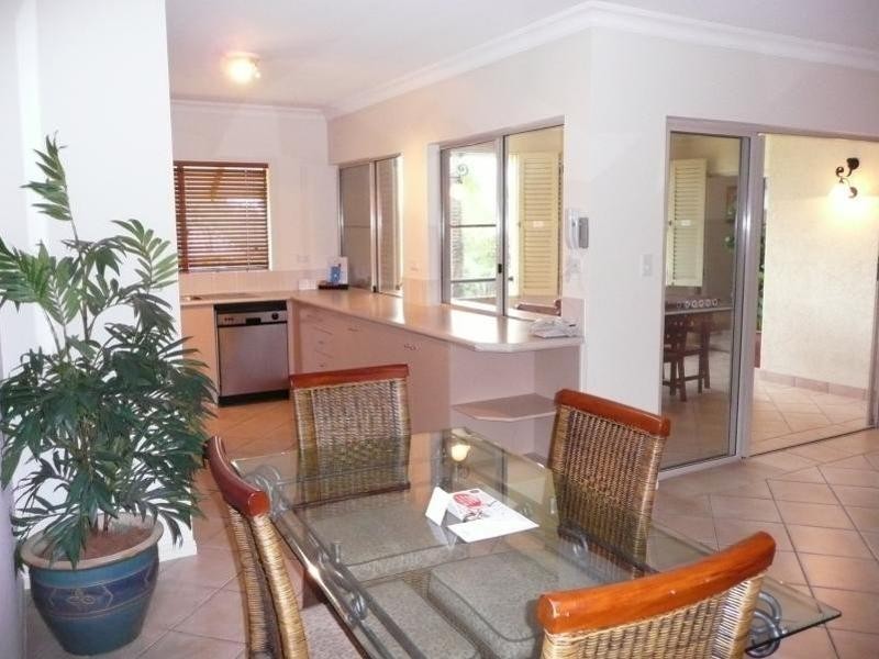 373 McLeod Street, Cairns North QLD 4870