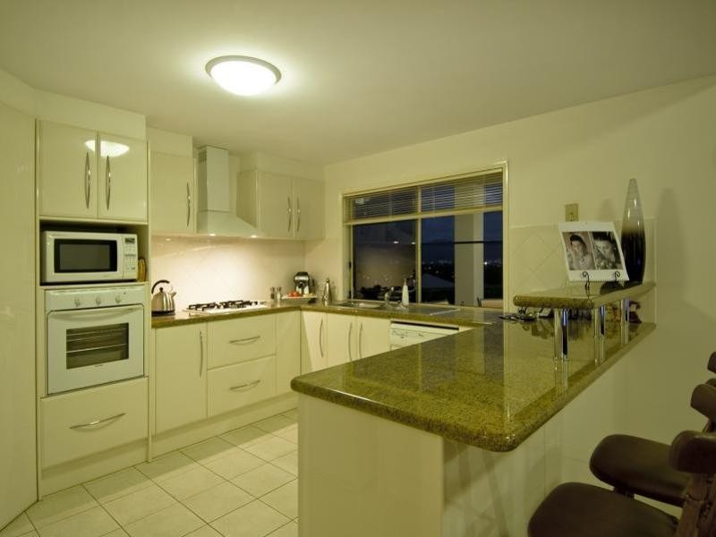 16 Hussar Close, Kanimbla QLD 4870