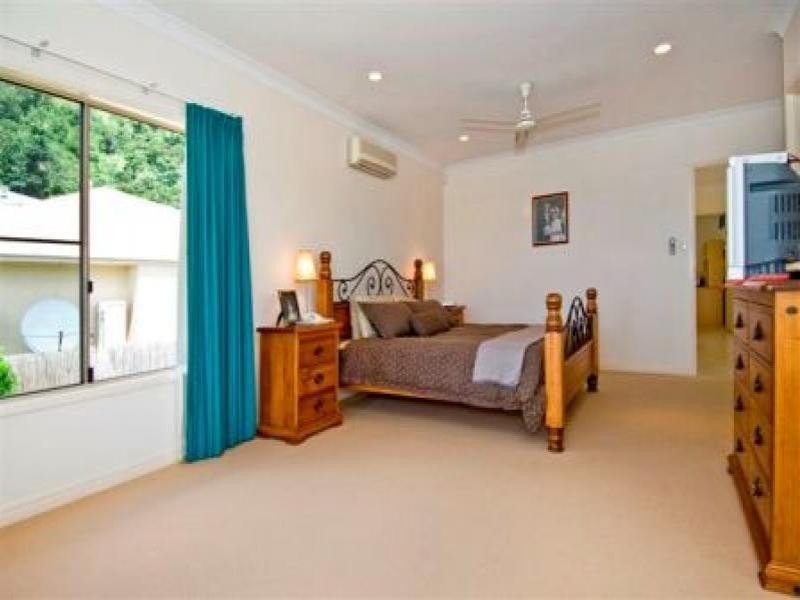16 Hussar Close, Kanimbla QLD 4870