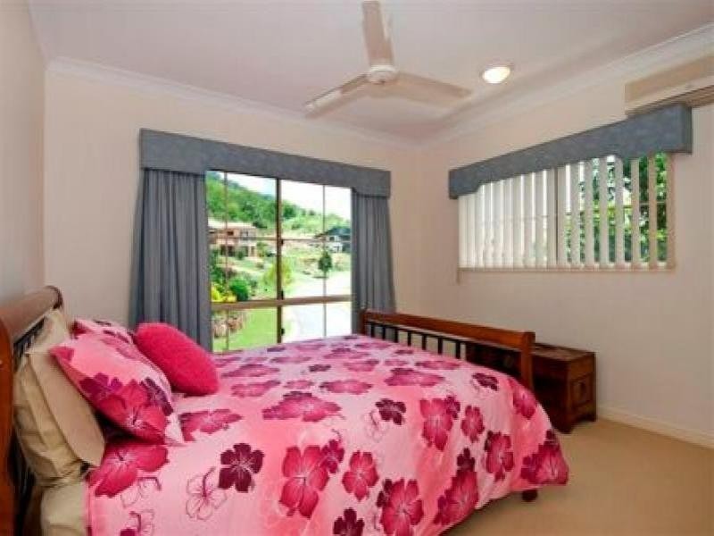 16 Hussar Close, Kanimbla QLD 4870