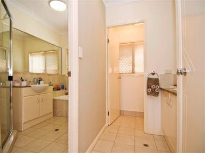 16 Hussar Close, Kanimbla QLD 4870