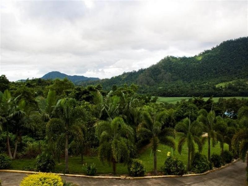 4 Lichen Close, Redlynch QLD 4870