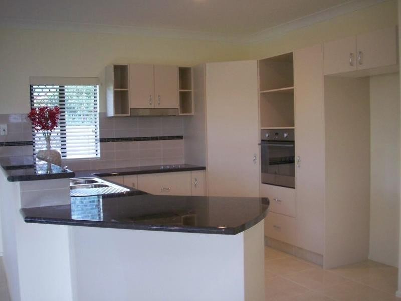 35 Larsen Road, Redlynch QLD 4870