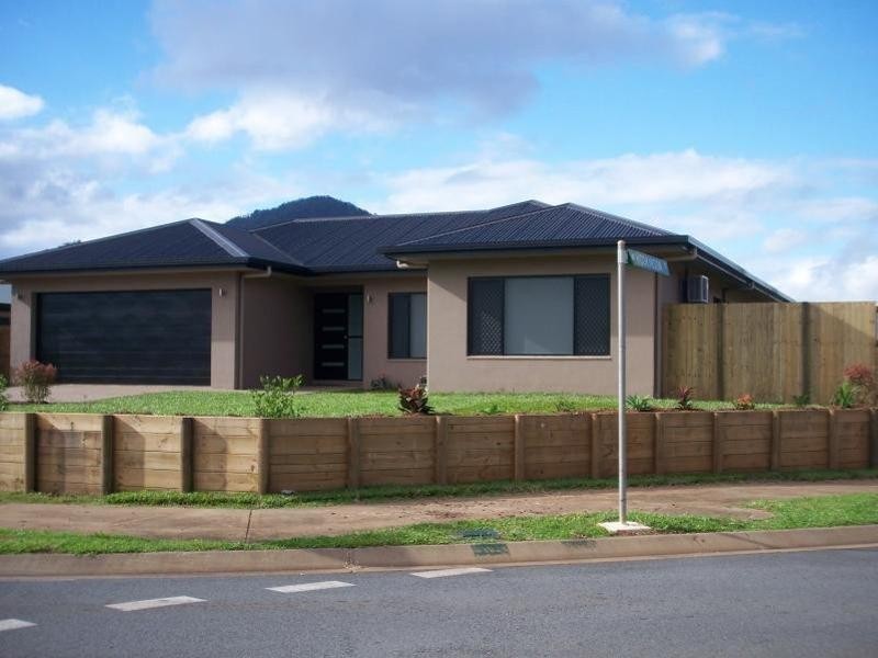 35 Larsen Road, Redlynch QLD 4870