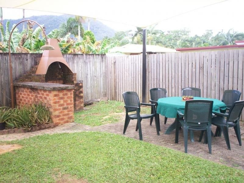 4 Frances Street, Mooroobool QLD 4870