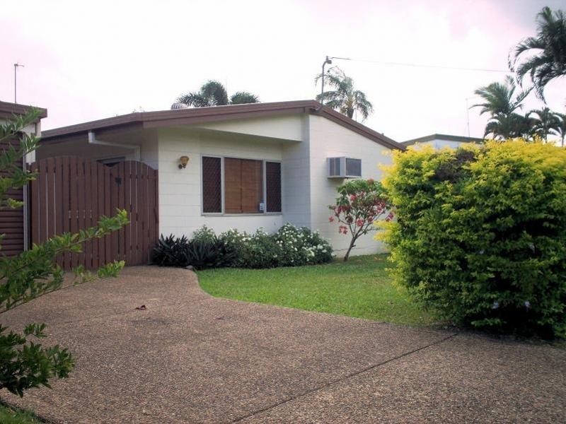 4 Frances Street, Mooroobool QLD 4870