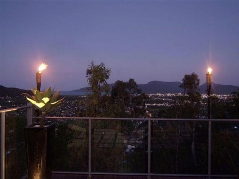 8 The Peak, Whitfield QLD 4870