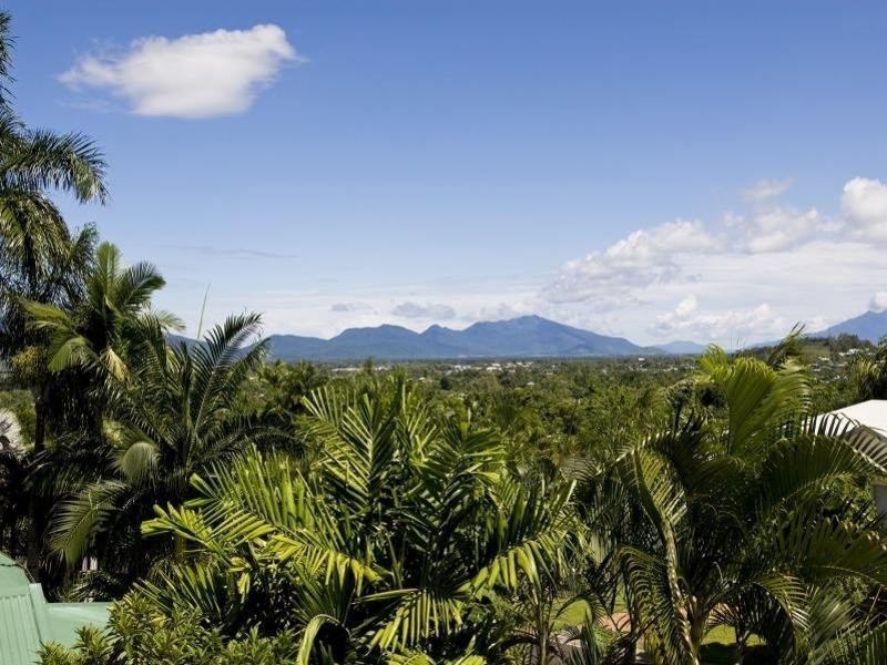 40 Summer Hill Drive, Cairns QLD 4870