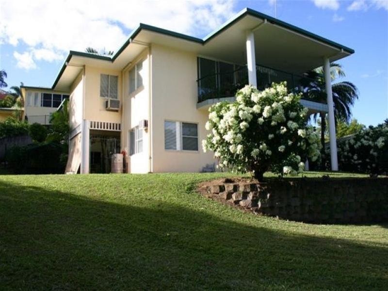 16 Solomon Place, Mooroobool QLD 4870