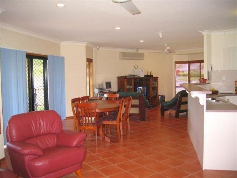 27 Shamrock Avenue, Brinsmead QLD 4870