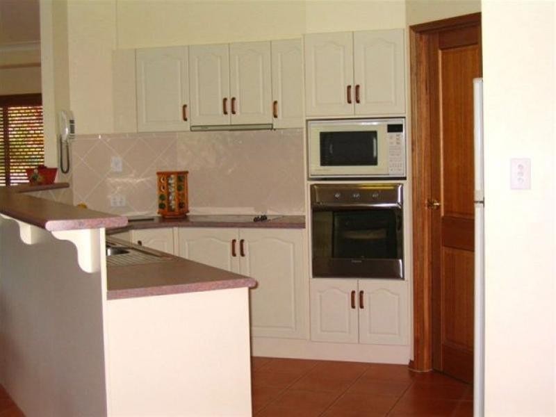 27 Shamrock Avenue, Brinsmead QLD 4870