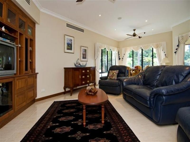 46 East Parkridge Drive, Whitfield QLD 4870