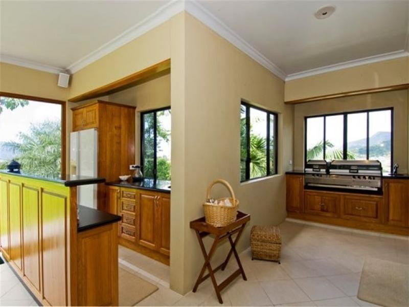 46 East Parkridge Drive, Whitfield QLD 4870