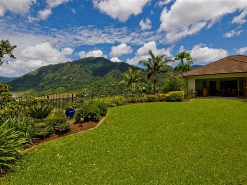 46 East Parkridge Drive, Whitfield QLD 4870