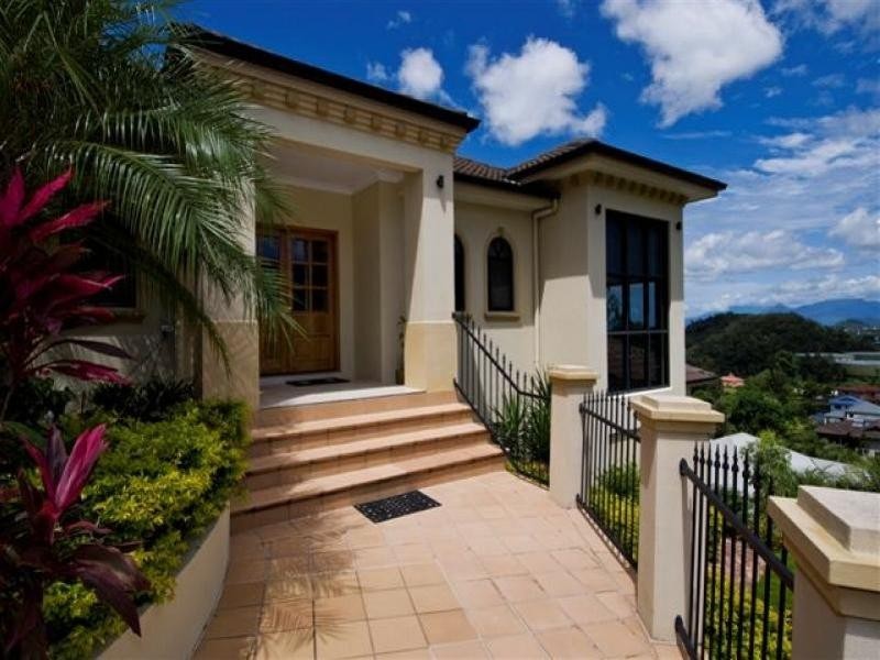 46 East Parkridge Drive, Whitfield QLD 4870