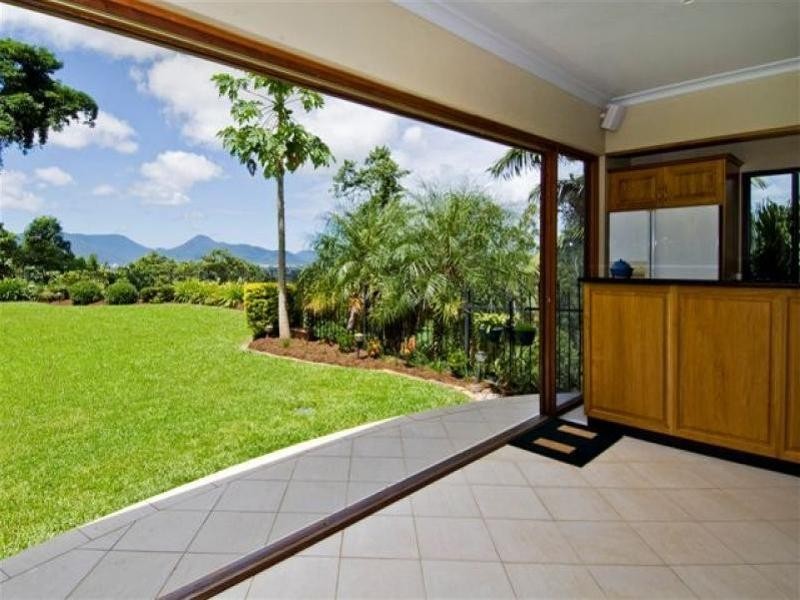46 East Parkridge Drive, Whitfield QLD 4870