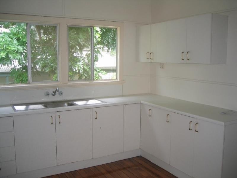 18 Barrett Street, Bungalow QLD 4870