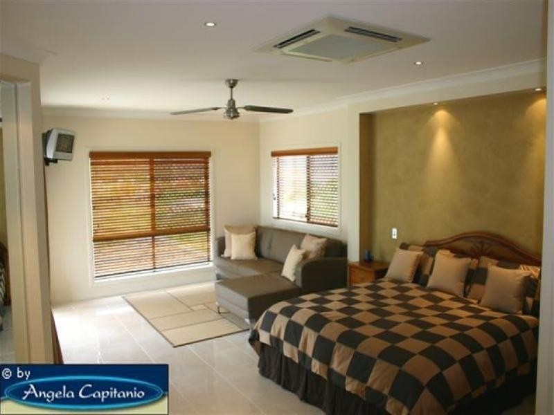 17 East Parkridge Drive, Whitfield QLD 4870