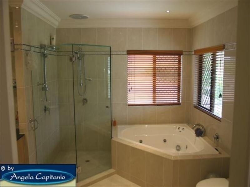 17 East Parkridge Drive, Whitfield QLD 4870