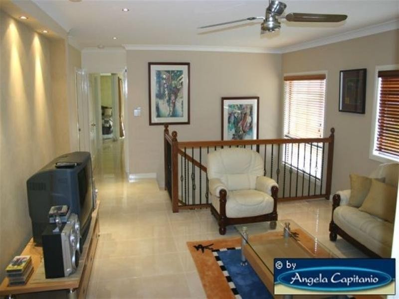 17 East Parkridge Drive, Whitfield QLD 4870