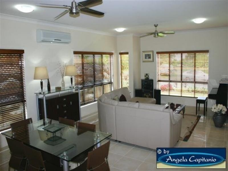 17 East Parkridge Drive, Whitfield QLD 4870