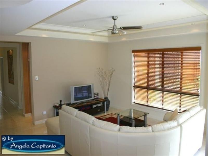 17 East Parkridge Drive, Whitfield QLD 4870