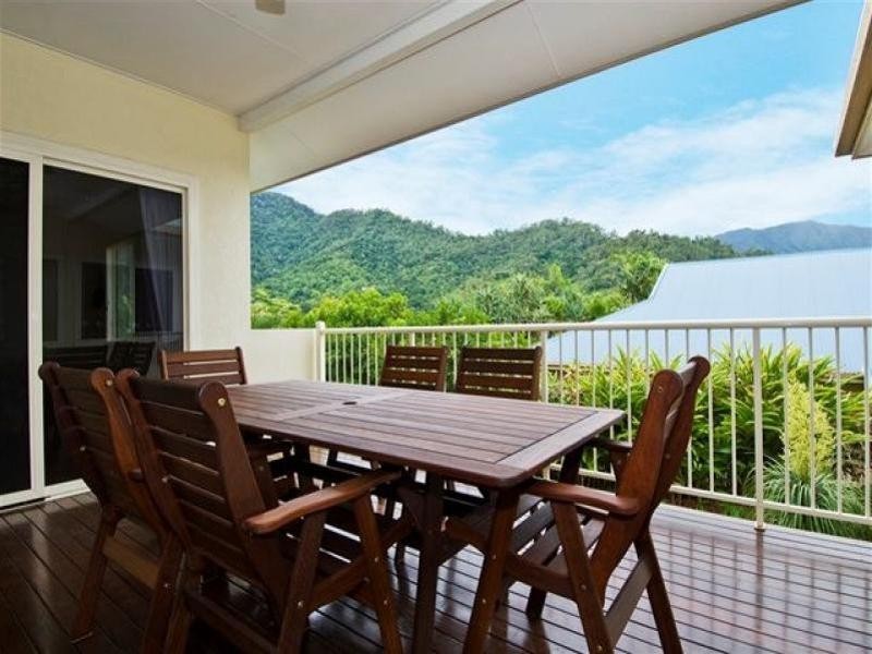 10 East Parkridge Drive, Whitfield QLD 4870