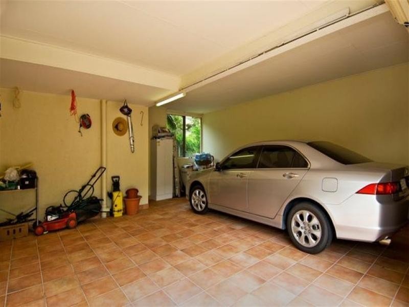 10 East Parkridge Drive, Whitfield QLD 4870