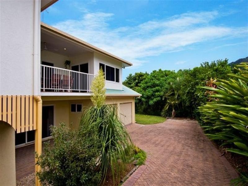 10 East Parkridge Drive, Whitfield QLD 4870