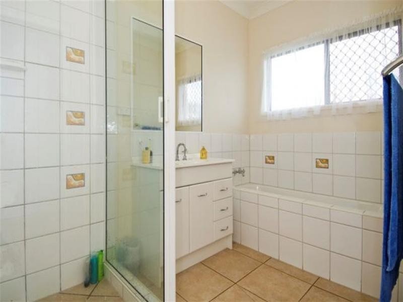 7 Barcoo Close, Bentley Park QLD 4869