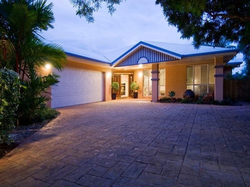17 Olfersia Court, Mooroobool QLD 4870