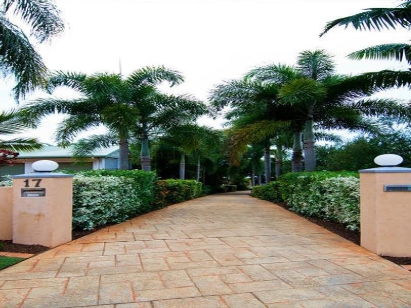 17 Olfersia Court, Mooroobool QLD 4870