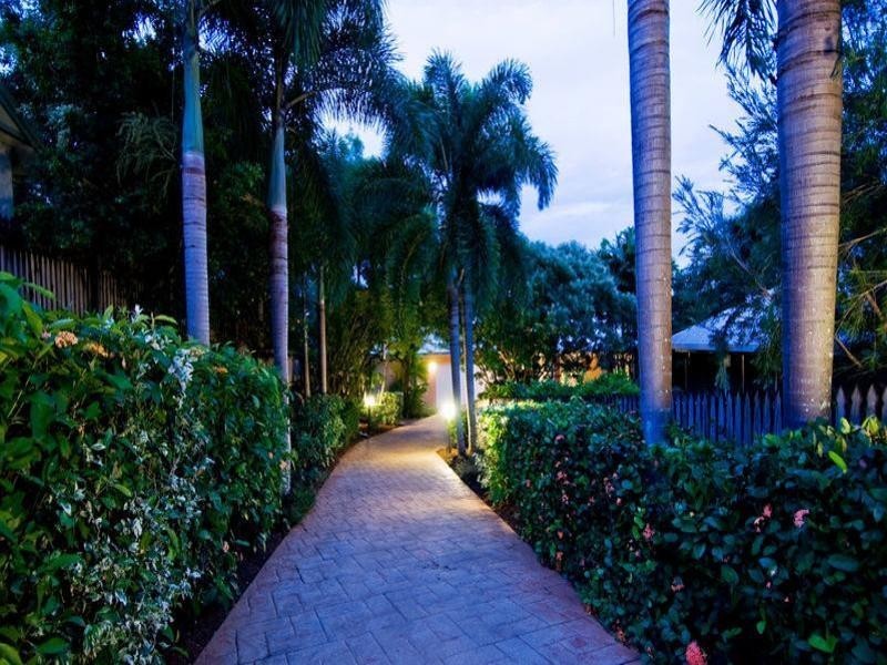 17 Olfersia Court, Mooroobool QLD 4870