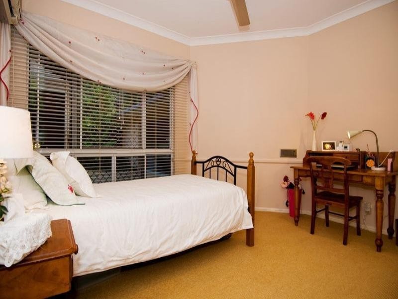 17 Olfersia Court, Mooroobool QLD 4870