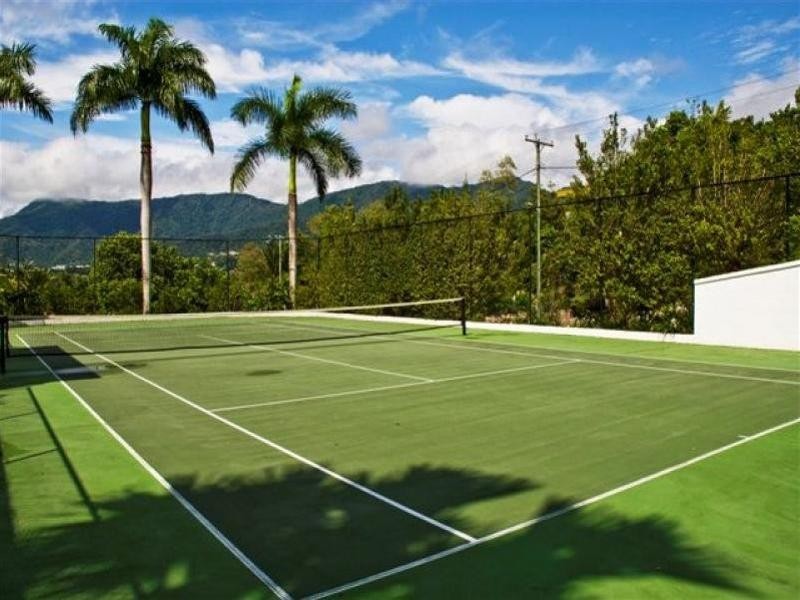 8 Munro Terrace, Mooroobool QLD 4870